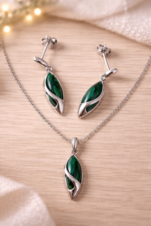 Sidabrinis papuosalu komplektas su zaliu malachitu